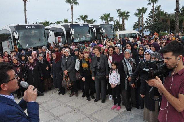 Finikeli 600 Kadın Çanakkale’ye Gitti