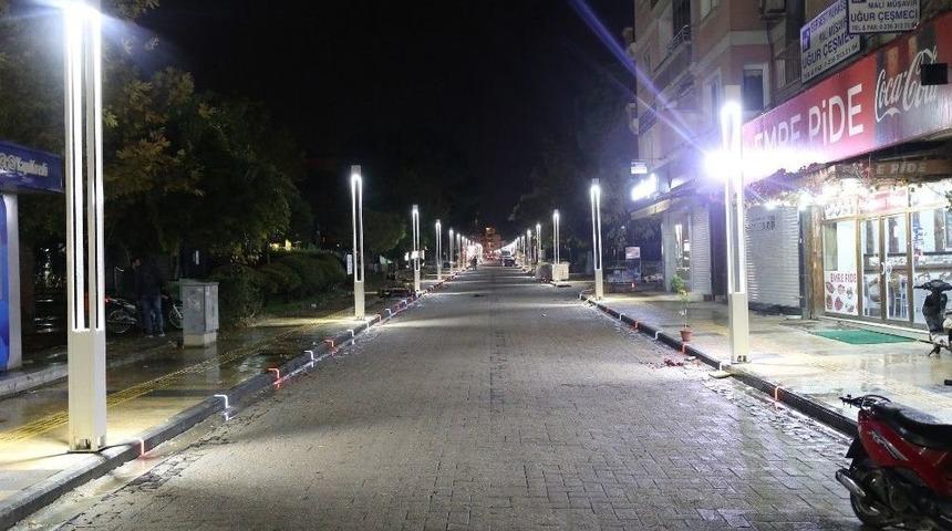 Ak&ccedil;akmak Yolu Artık Işıl Işıl