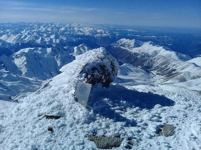 Bursalı Dağcı, -40 Derecede Avrupa’nın Zirvesine Tırmandı