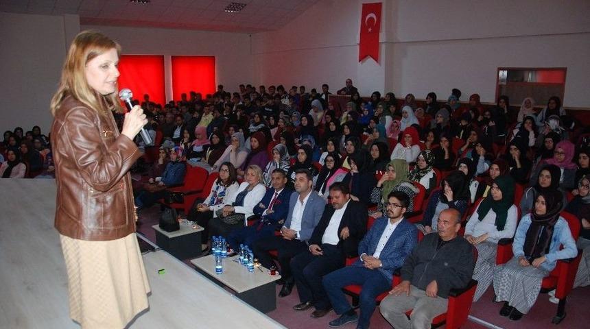 Lise &Ouml;ğrencilerine Su&ccedil; Sayılan Davranışlar Anlatıldı