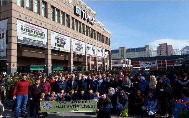 Tokatlı &Ouml;ğrenciler T&uuml;yap Kitap Fuarı&rsquo;nı Gezdi 1