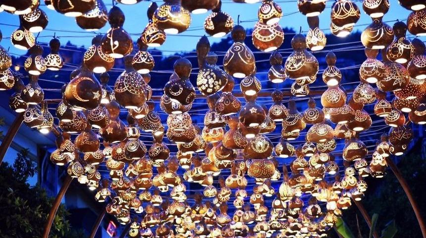 Alanya Su Kabağı S&uuml;slemeleriyle Işıl Işıl Oldu