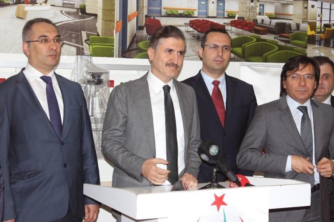 M&uuml;steşar G&uuml;m&uuml;ş Şehir Hastanesinde İncelemelerde Bulundu