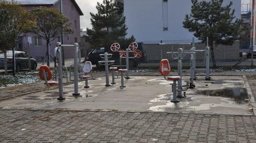 Uşak&rsquo;a Mevsimin İlk Karı D&uuml;şt&uuml;