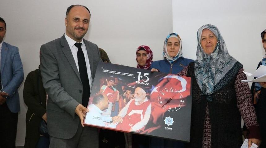 Okuma Yazma Kurslarını Tamamlayan Yetişkinler Sertifikalarını Aldı