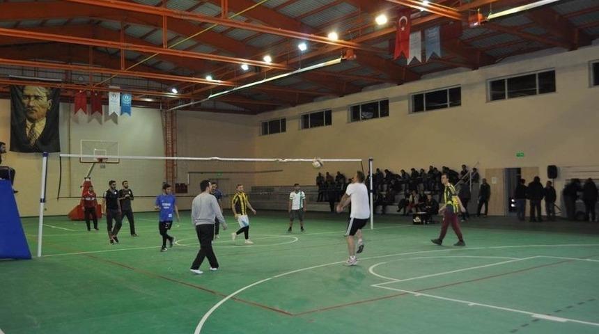 Arpa&ccedil;ay&rsquo;da Voleybol Turnuvası&rsquo;nın &Ouml;d&uuml;lleri Afrin&rsquo;e