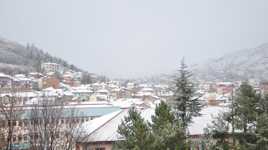 Bozüyük’e Mevsimin İlk Karı Yağdı
