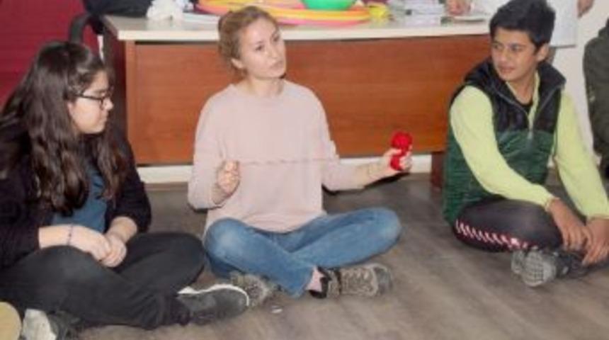 &Ccedil;ocuklara Oyunla İstismar Eğitimi