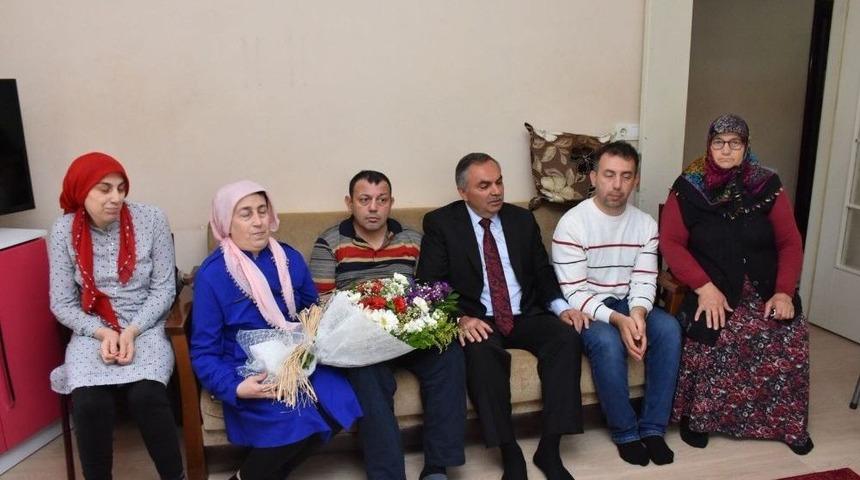 5 Engelli Çocuğu Olan Anne Yılın Annesi Seçildi