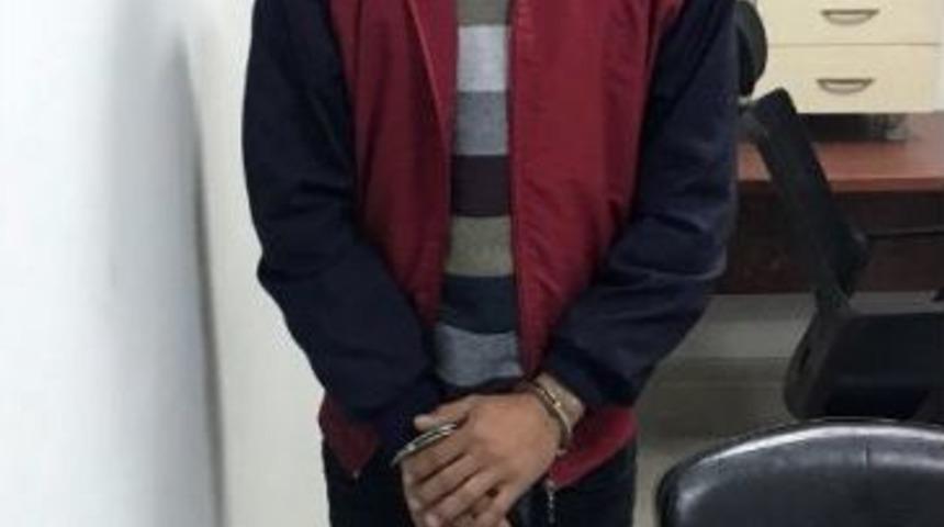 Polisten Ka&ccedil;an Ş&uuml;phelinin &Uuml;zerinden Uyuşturucu &Ccedil;ıktı