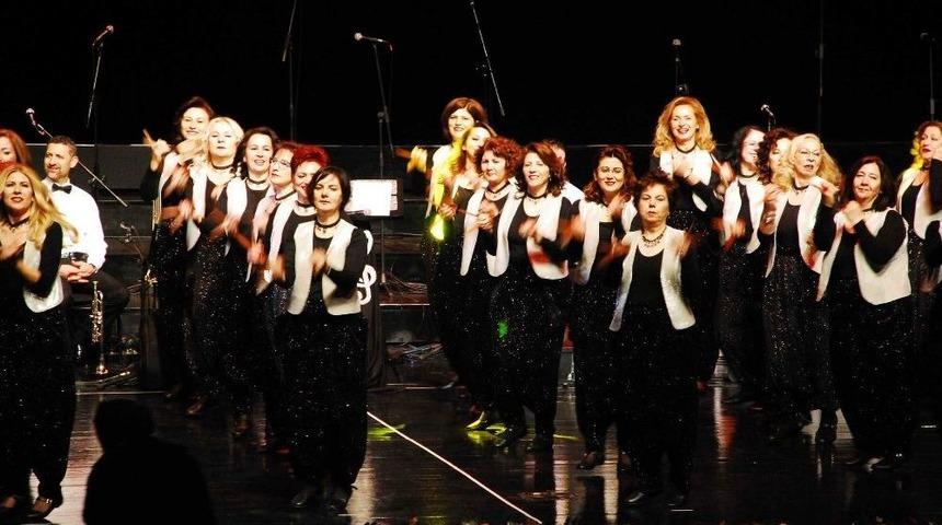 Nil&uuml;fer Kadın Korosu Riga Yolcusu