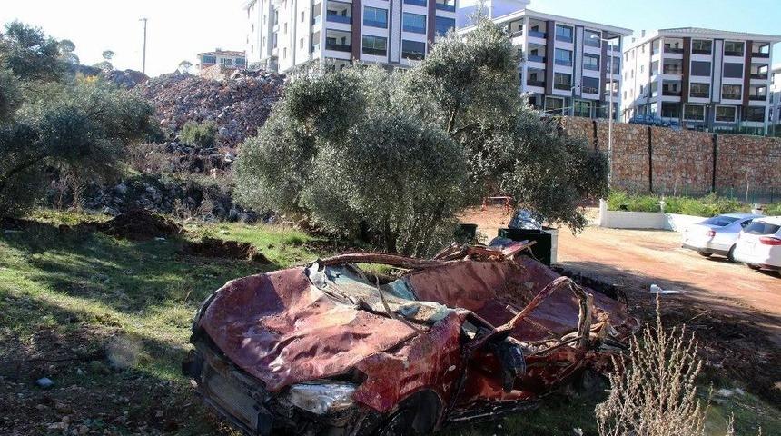 Ara&ccedil;lar İstinat Duvarının Altında Kaldı