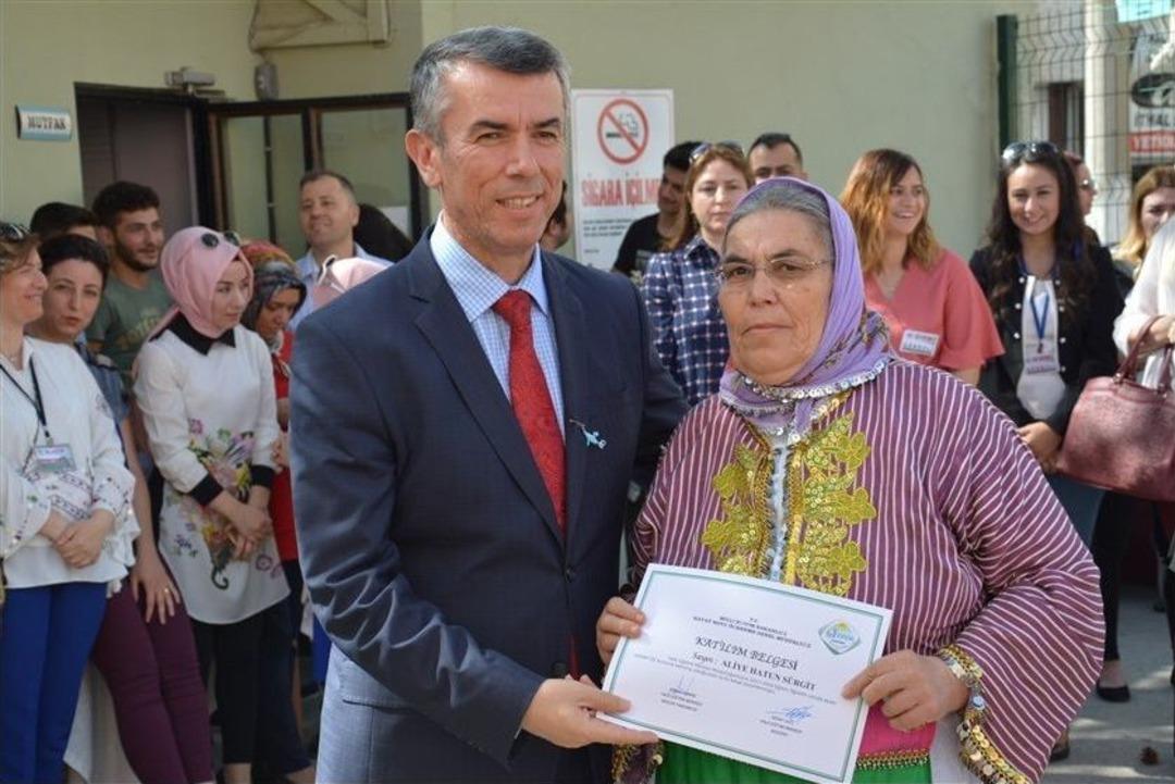 Edremit&rsquo;te Karma El Sanatları Sergisi A&ccedil;ıldı