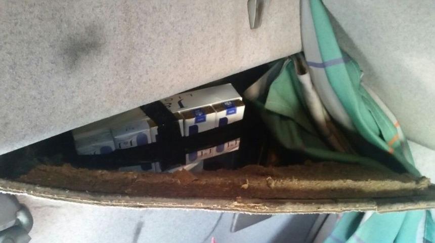 Aracın Gizli B&ouml;lmelerinden Bin 350 Paket Ka&ccedil;ak Sigara &Ccedil;ıktı