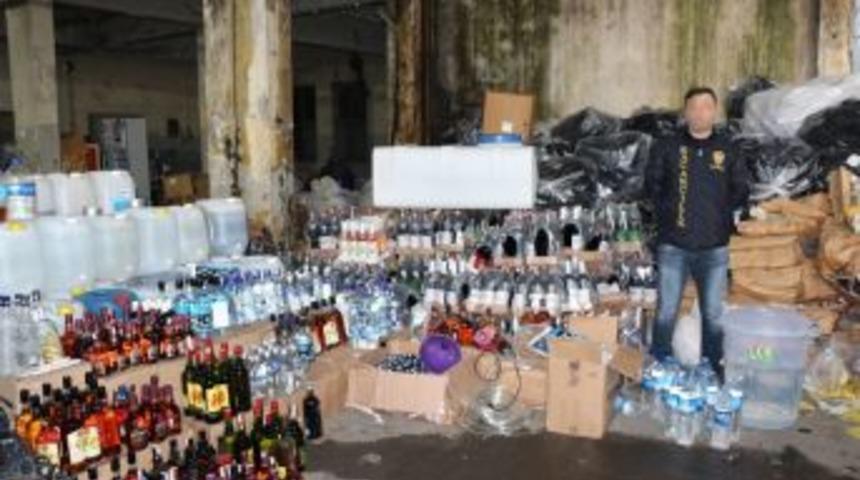 Fatih&rsquo;te 10 Ton Metil Alkol Ve 120 Bin Şişe Sahte İ&ccedil;ki Ele Ge&ccedil;irildi