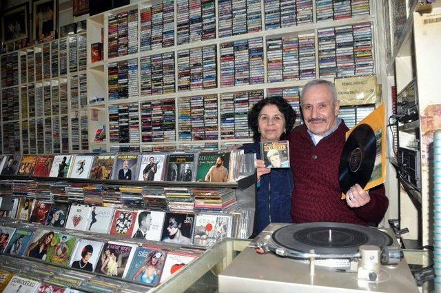 1960’lardan Bu Yana Sakladığı Taş Plaklar Yeniden Gözde Oldu