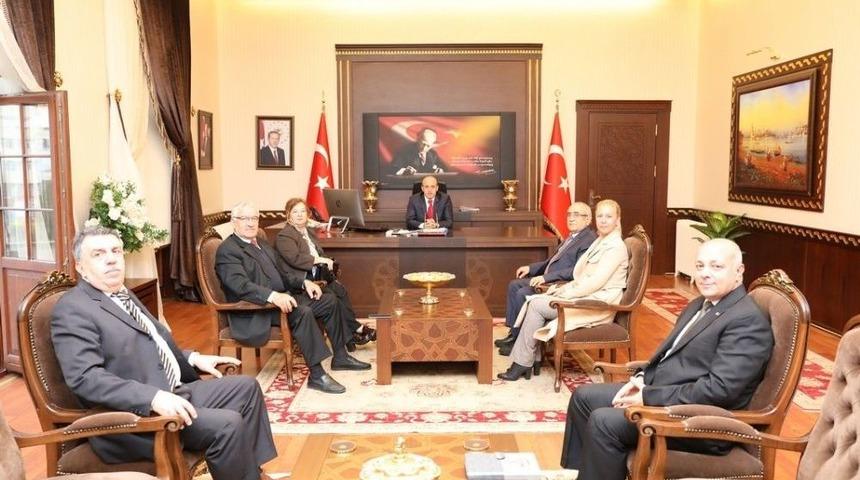 Vali &Ccedil;ift&ccedil;i&rsquo;ye Dernek, Kul&uuml;p Ve Okul M&uuml;d&uuml;rlerini Kabul Etti