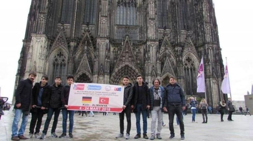 Lise &Ouml;ğrencileri Stajını Avrupa&rsquo;da Yaptı