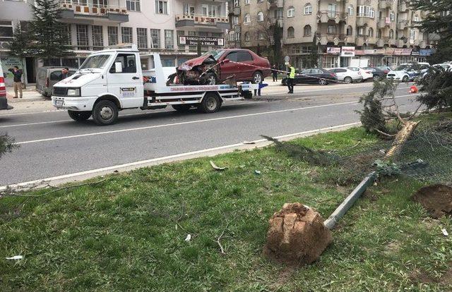 Uşak’ta Trafik Kazası: 3 Yaralı