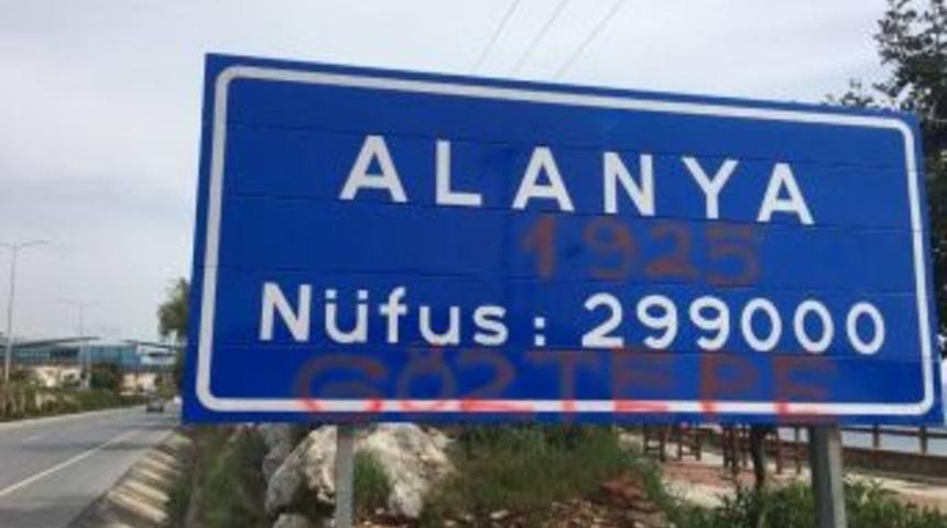 G&ouml;ztepe Taraftarından Alanya Tabelasına Sprey Boya