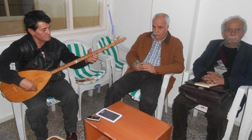 Şairler Ve Ozanlar &Ccedil;anakkale Şehitlerini Şiir Ve T&uuml;rk&uuml;lerle Andı