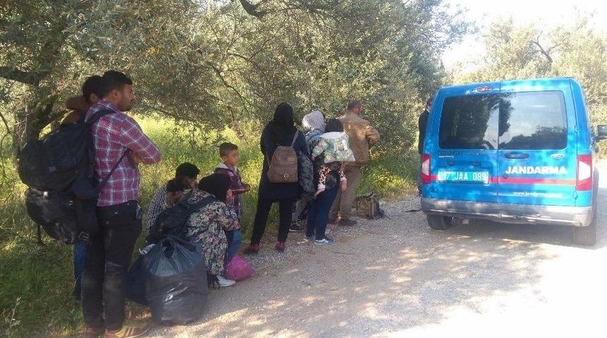 &Ccedil;anakkale&rsquo;de 23 Ka&ccedil;ak G&ouml;&ccedil;men Yakalandı