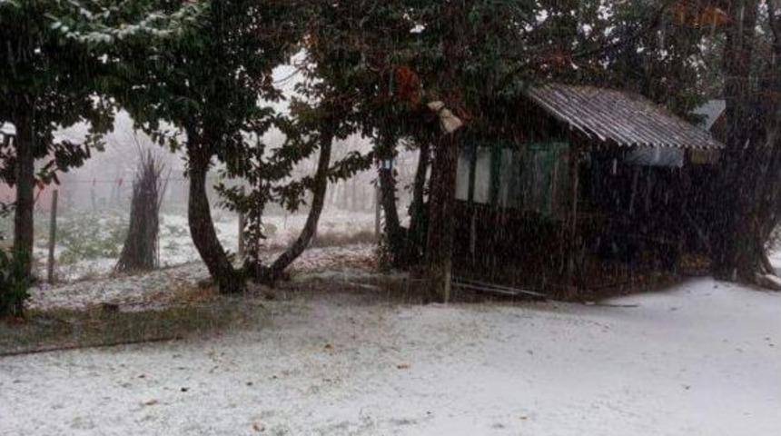 G&uuml;meli&rsquo;ye Mevsimin İlk Karı D&uuml;şt&uuml;
