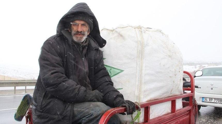 Kar Kış Ekmek Parasına Engel Olmadı