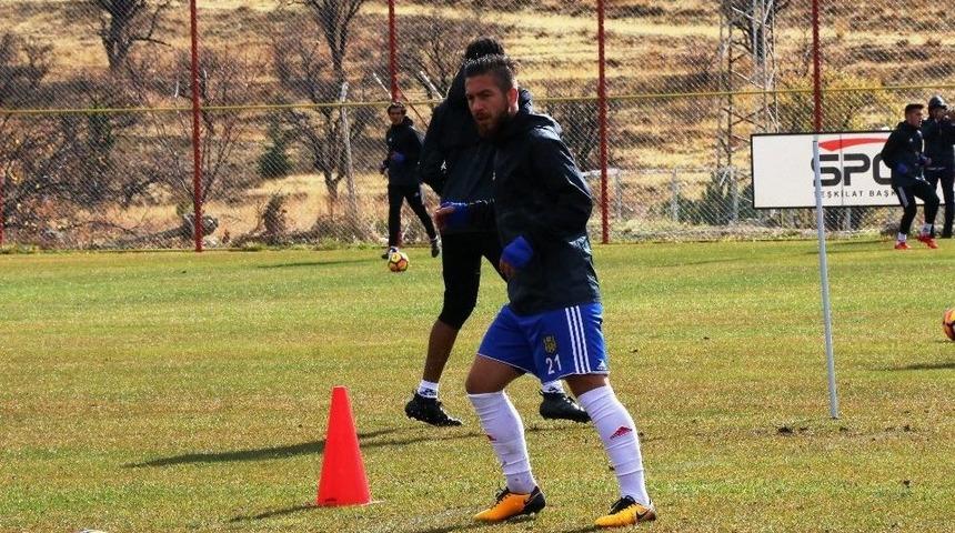 E. Yeni Malatyaspor Yağmur Altında &Ccedil;alıştı