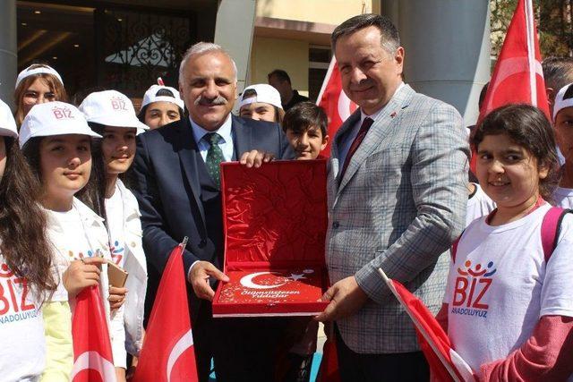 Antalya’dan 100 Kişilik Öğrenci Kafilesi Van’a Geldi