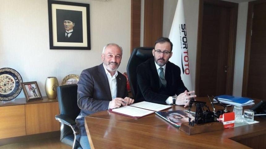 Topakkaya Beldesine Spor Kompleksi İ&ccedil;in Protokol İmzalandı