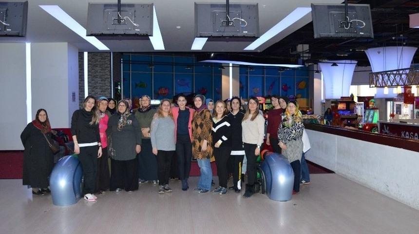 Kartepe&rsquo;li Kadınlar Bowling Heyecanı Yaşadı