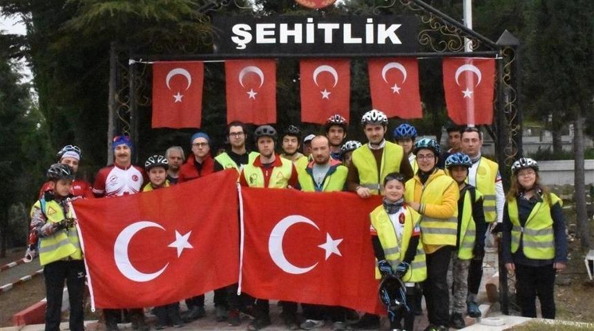 Şehitler Bisiklet Turu D&uuml;zenlenip Kitap Okuyarak Anıldı