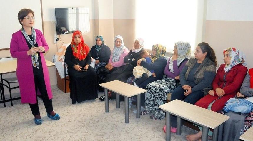 Kadınlara Doğru İlaç Kullanımı Anlatıldı