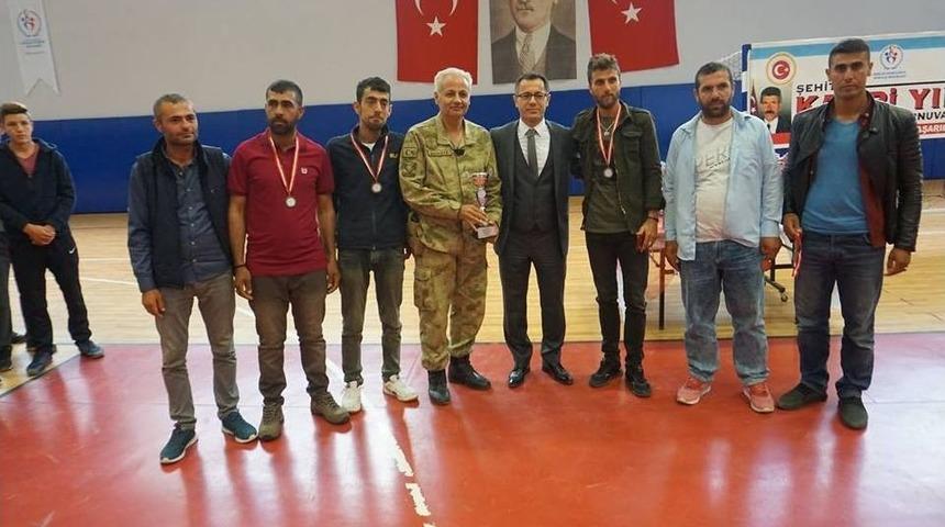 Gerc&uuml;ş&rsquo;te Okullar Arası Turnuva