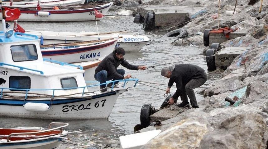 Mendireği Aşan Dalga, Teknelere Zarar Verdi