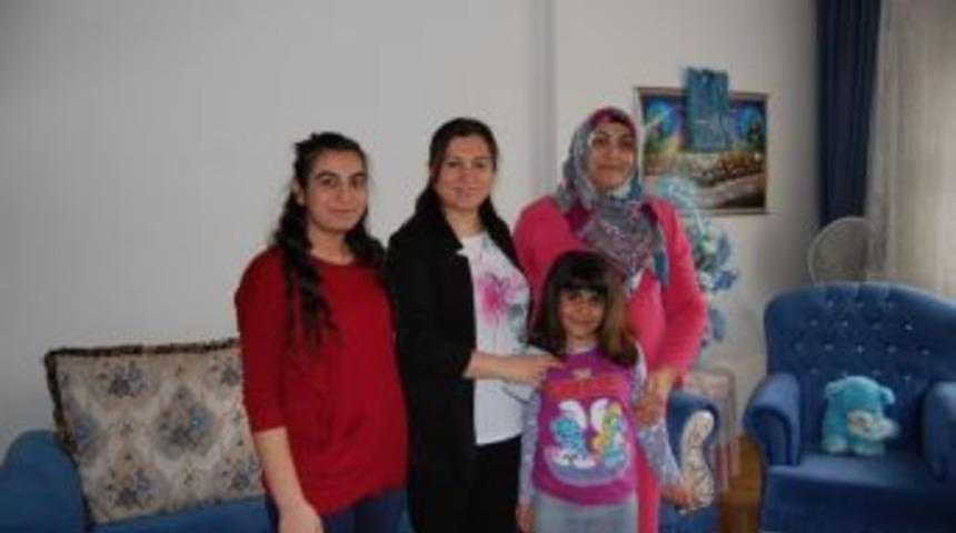 Sema &Uuml;nl&uuml;, Şehit Ailesini Ziyaret Etti