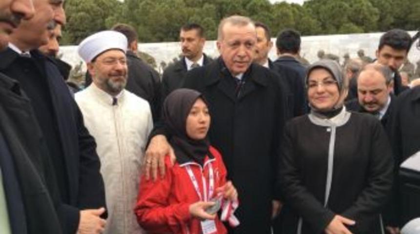 Cumhurbaşkanı Erdoğan, Erzincanlı D&uuml;nya İkincisi Sporcuyu Tebrik Etti