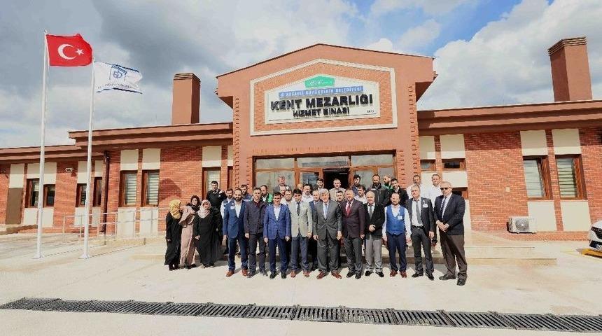 Başkan Karaosmanoğlu&rsquo;ndan Kent Mezarlığı Yeni Hizmet Binasında İnceleme