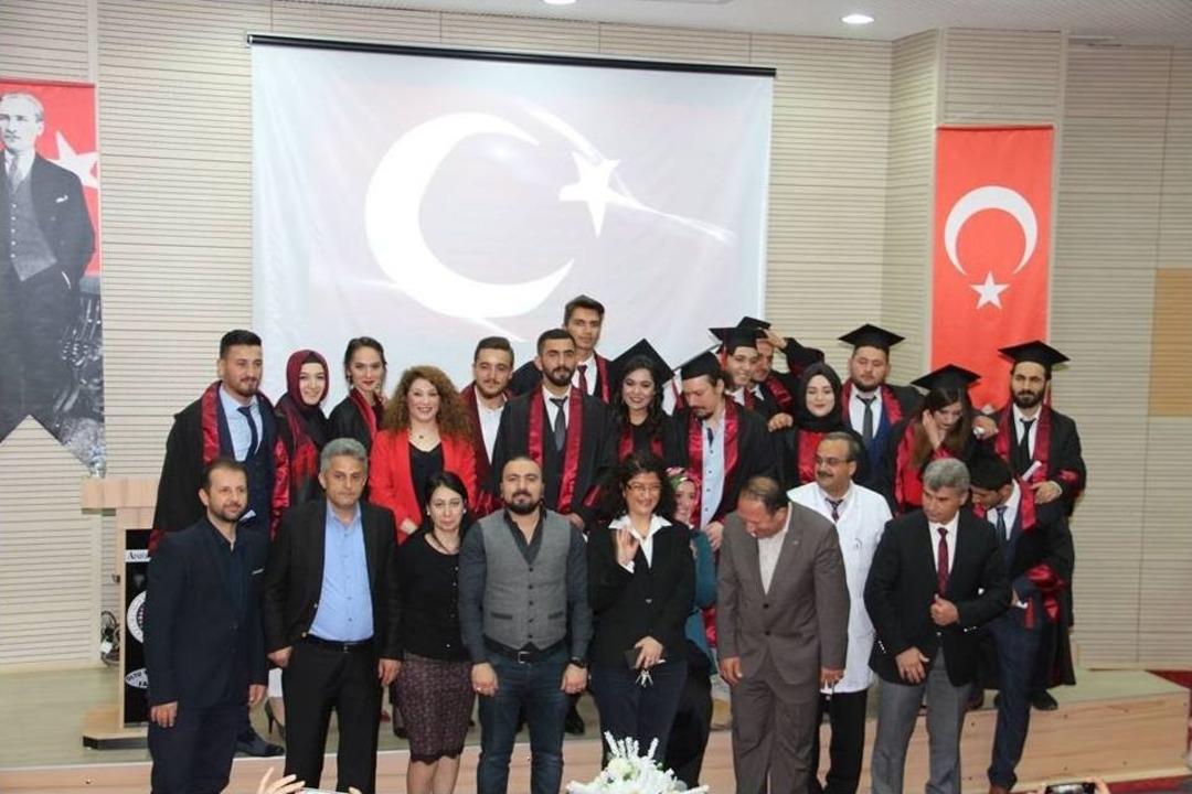 Oltu Yer Bilimleri Fak&uuml;ltesi Petrol Ve Doğal Gaz M&uuml;hendisliği B&ouml;l&uuml;m&uuml; İlk Mezunlarını Verdi