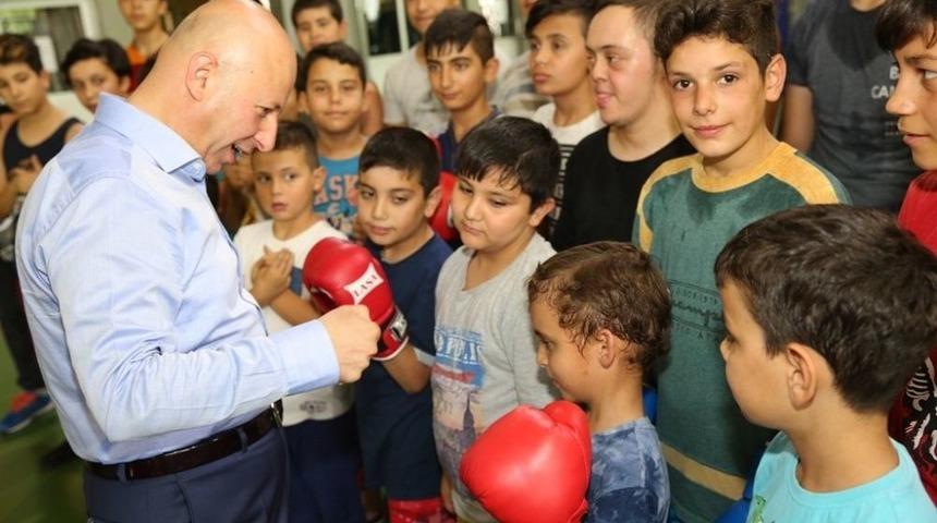 Kocasinan&rsquo;ın Tesisleri, 7&rsquo;den 70&rsquo;e Herkese Spor Hizmeti Veriyor