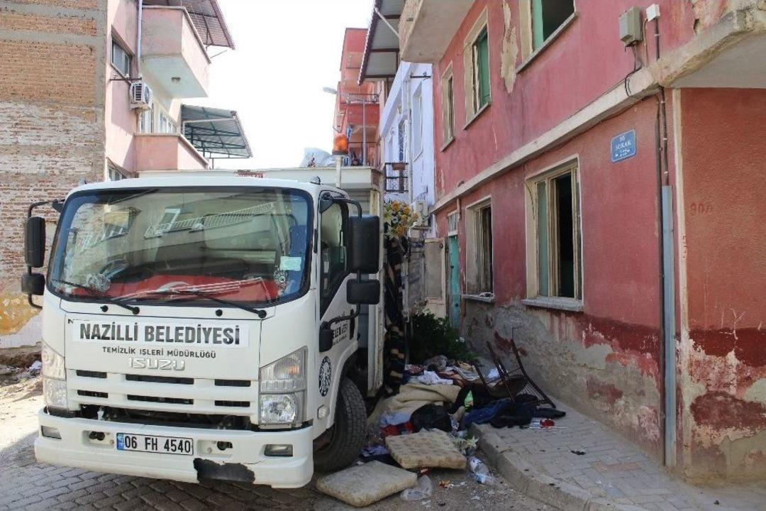 Evden 5 Kamyon &Ccedil;&ouml;p &Ccedil;ıktı