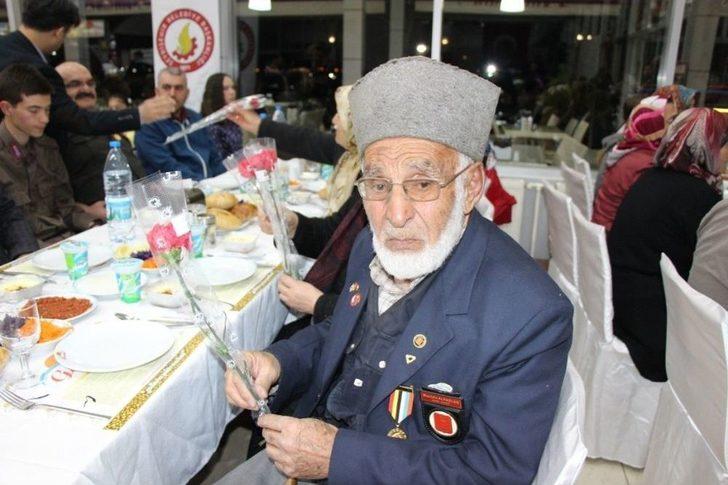 Başkan Tutal, Şehit Ve Gazilerle Bir Araya Geldi G1