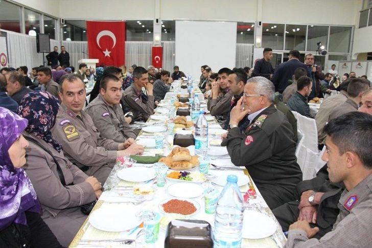 Başkan Tutal, Şehit Ve Gazilerle Bir Araya Geldi G4