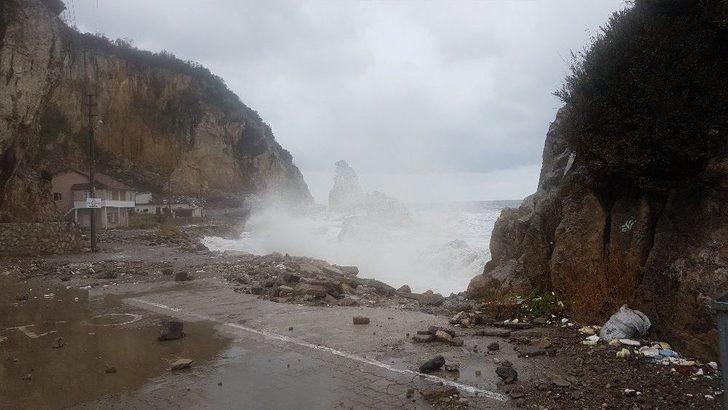 Bartın’da Şiddetli Fırtına Hayatı Olumsuz Etkiliyor G1
