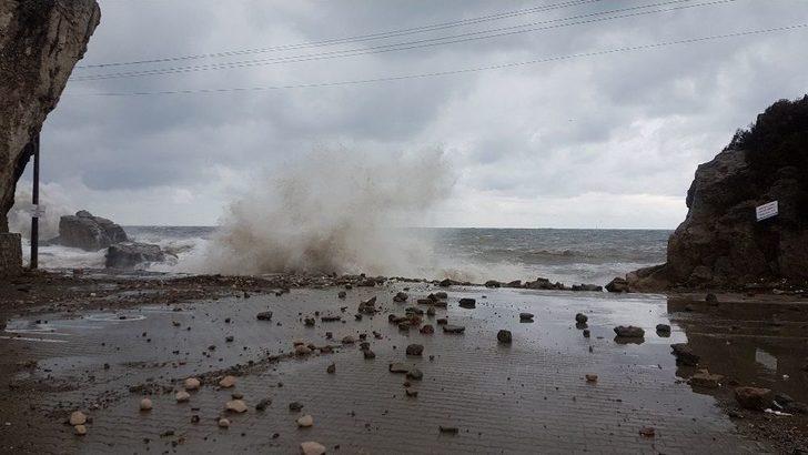 Bartın’da Şiddetli Fırtına Hayatı Olumsuz Etkiliyor G2