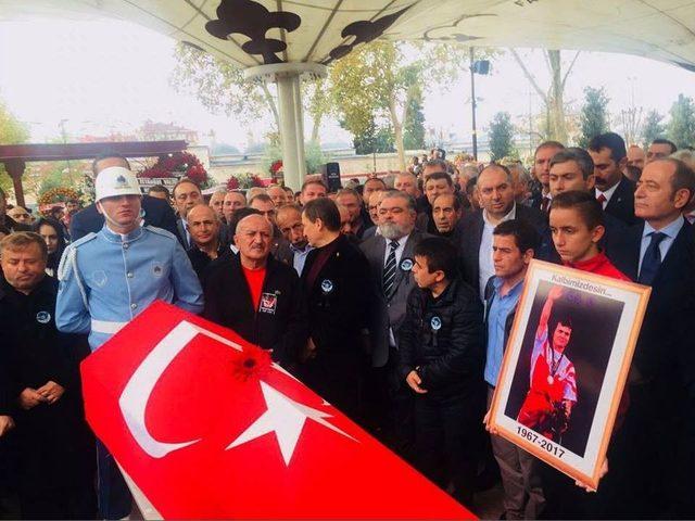 Başkan Akgün’den Naim Süleymanoğlu’nun Ailesine Taziye Ziyareti