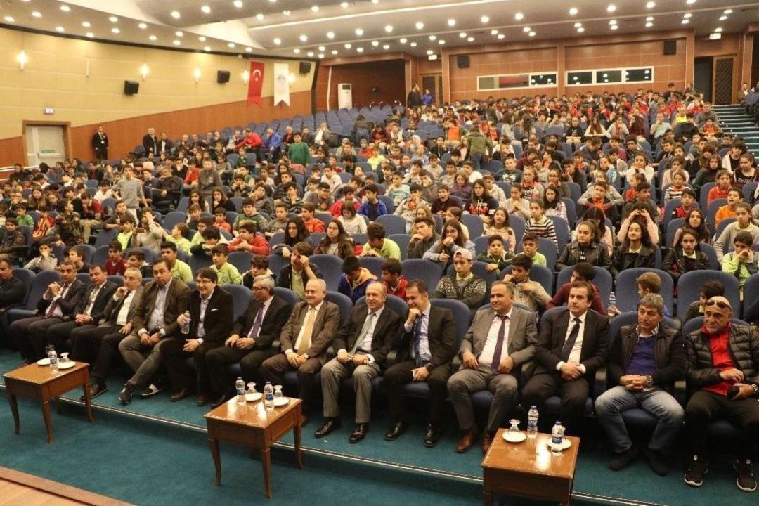 G&uuml;ltiken: "şampiyonluk 4 Takım Arasında Ge&ccedil;er"