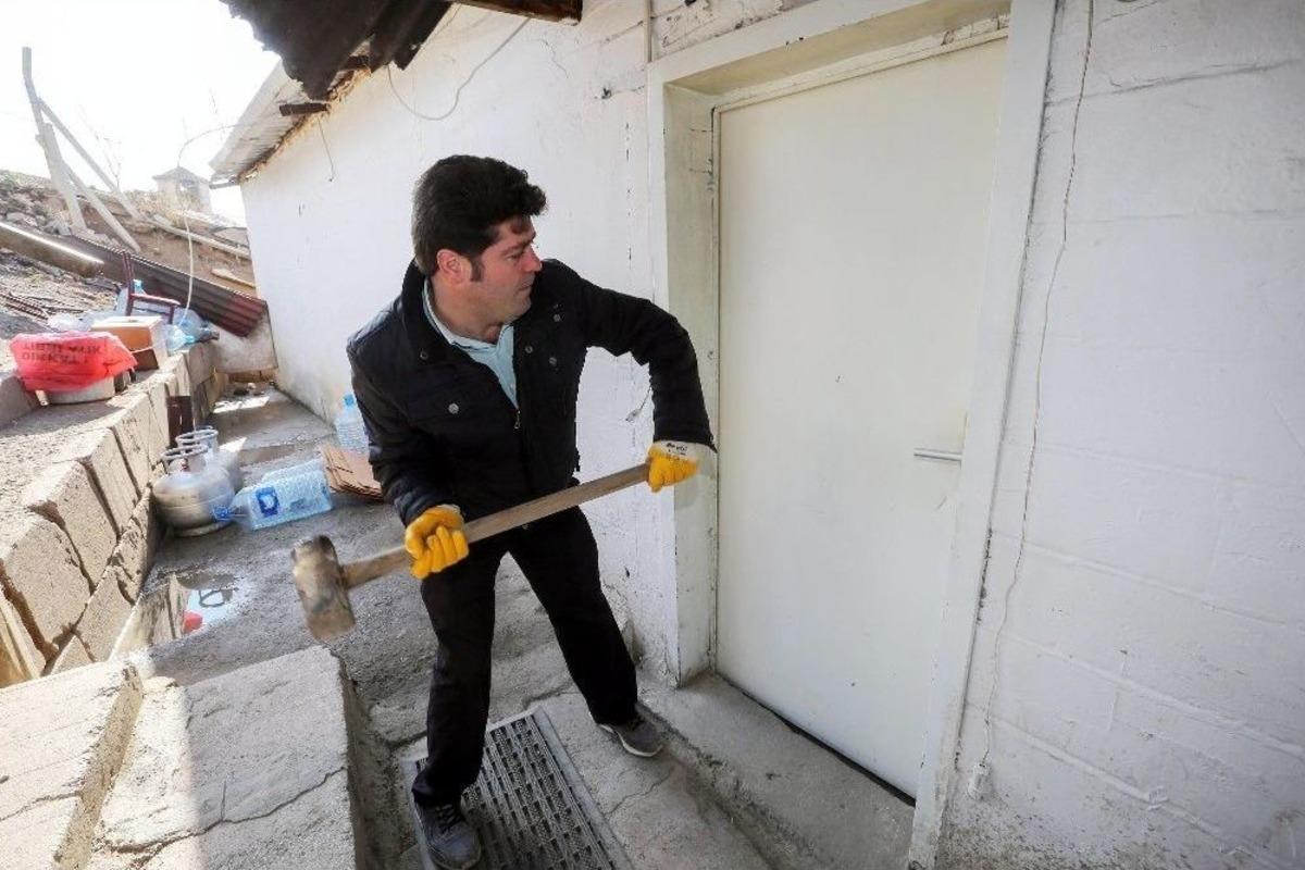 Dışı Gecekondu İ&ccedil;i Kumarhane