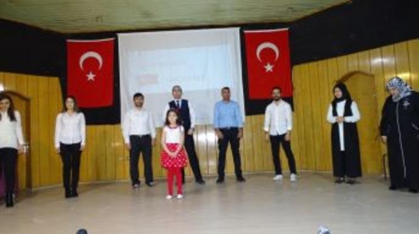 &Ccedil;anakkale T&uuml;rk&uuml;s&uuml;n&uuml; İşaret Diliyle Seslendirdiler